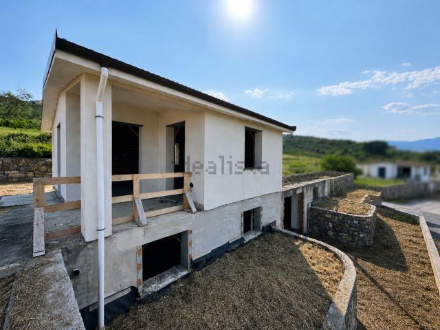 Villetta indipendente in vendita di 180 m² in Via Poggi