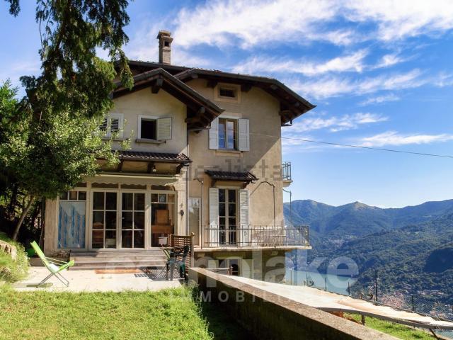 Villetta indipendente in vendita di 180 m² in Via per il Bisbino