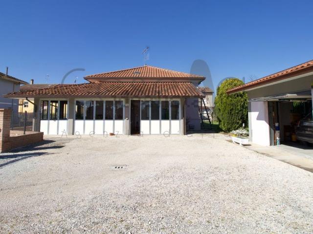 Villetta indipendente in vendita di 180 m² in Via Pianoro
