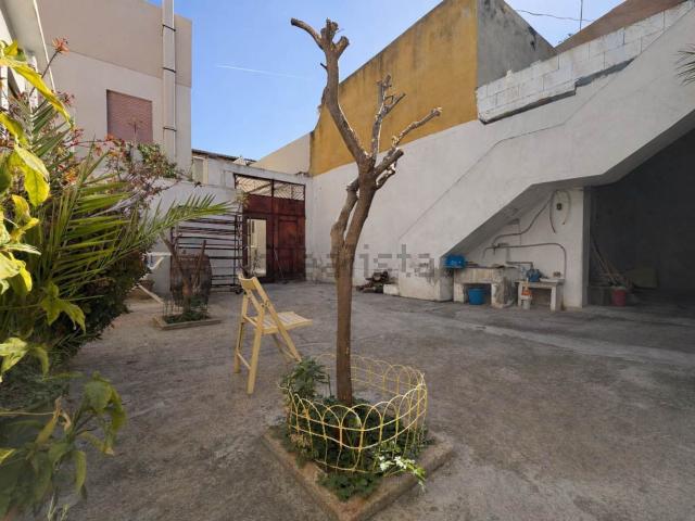 Villetta indipendente in vendita di 180 m² in Via Roma