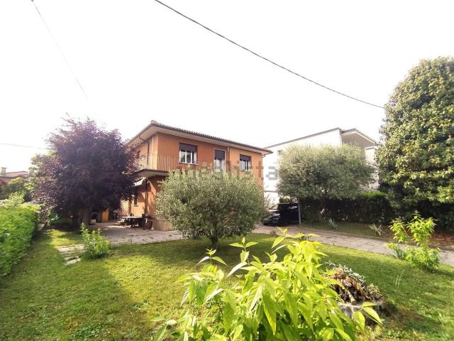 Villetta indipendente in vendita di 180 m² in Via Roma, 2