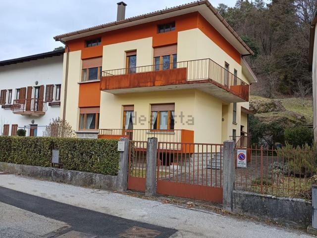 Villetta indipendente in vendita di 180 m² in Via Roma, 30