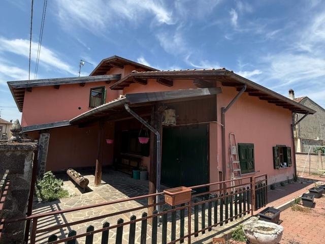 Villetta indipendente in vendita di 180 m² in Via Roma