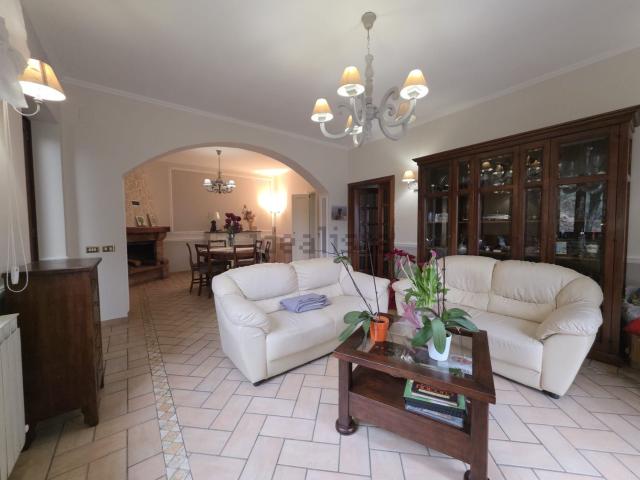 Villetta indipendente in vendita di 180 m² in Via triponzo