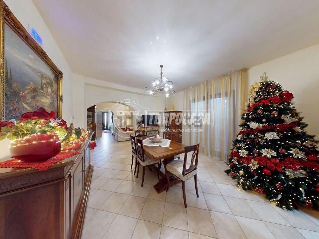 Villetta indipendente in vendita di 180 m² in Via Umberto I, 34