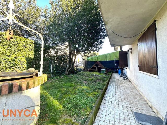 Villetta indipendente in vendita di 180 m² in Via Ugo Foscolo
