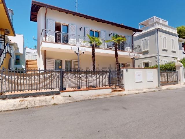 Villetta indipendente in vendita di 180 m² in Viale G. Rossini, 8