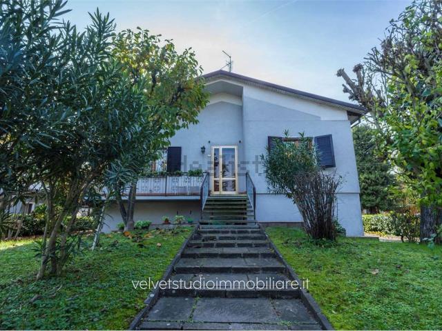 Villetta indipendente in vendita di 180 m² in Viale Giacomo Brodolini