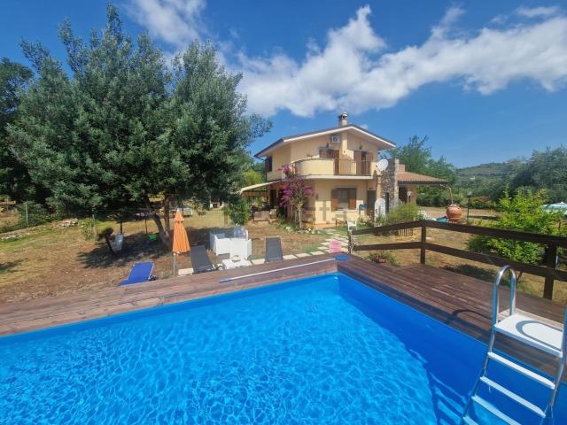 Villetta indipendente in vendita di 180 m² in Contrada Calvi, 11