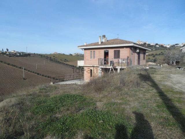 Villetta indipendente in vendita di 180 m² in Contrada Monterone