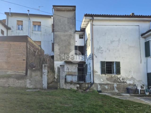 Villetta indipendente in vendita di 180 m² in Frazione Casa Bianca, 36
