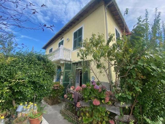 Villetta indipendente in vendita di 180 m² in Località Corona
