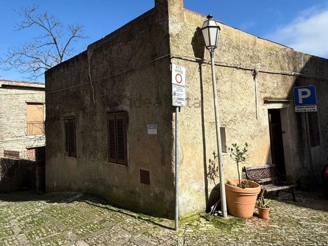 Villetta indipendente in vendita di 180 m² in Piazza San Cataldo, 25