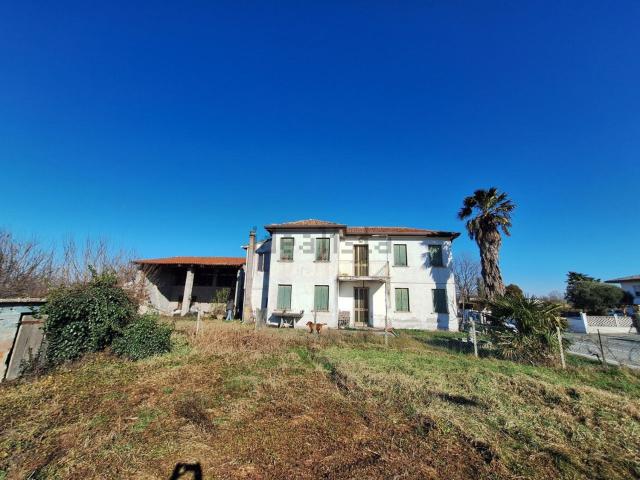 Villetta indipendente in vendita di 180 m² in Strada Provinciale 16, 8