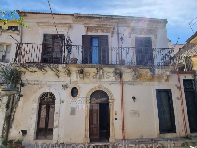 Villetta indipendente in vendita di 181 m² in Vico Natoli, 61