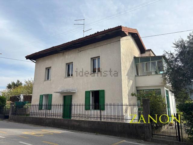 Villetta indipendente in vendita di 181 m² in Località Dosso del Bosniaco, 1