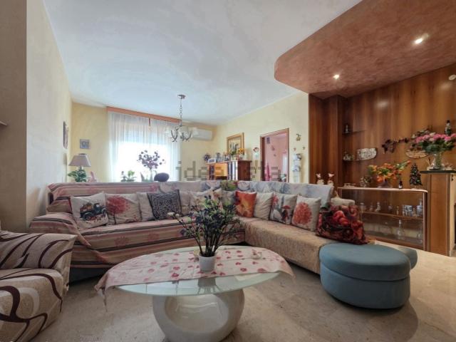 Villetta indipendente in vendita di 181 m² in Strada Casale Asti, 162