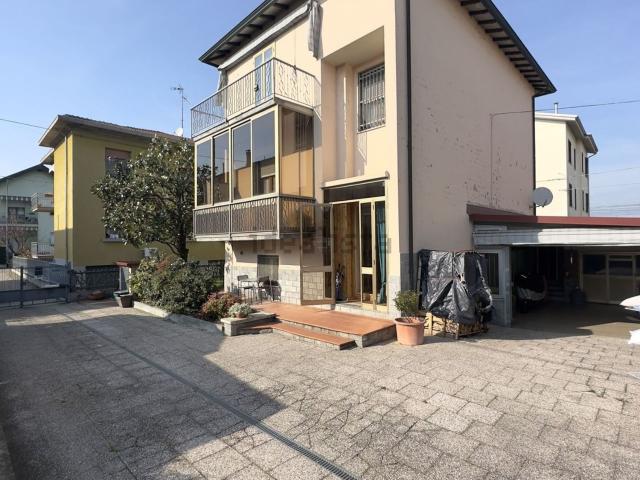 Villetta indipendente in vendita di 182 m² in Via a. Sciesa