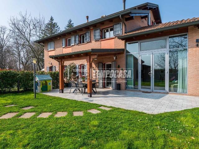 Villetta indipendente in vendita di 182 m² in Via Giuseppe Tirelli