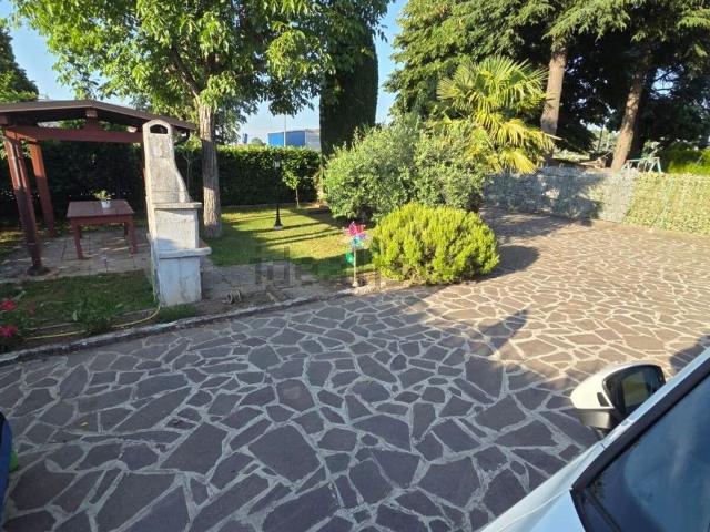 Villetta indipendente in vendita di 182 m² in Via Grizzaga