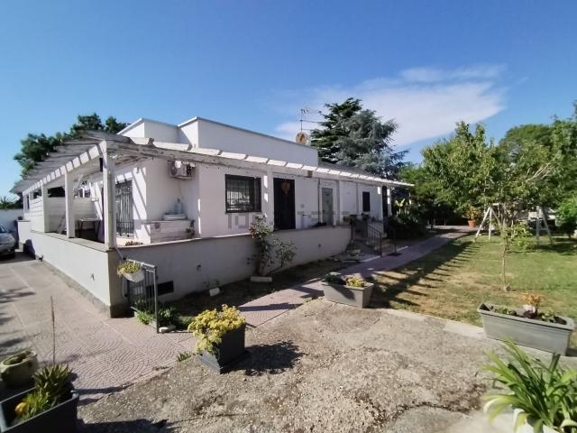Villetta indipendente in vendita di 182 m² in Via Isillo