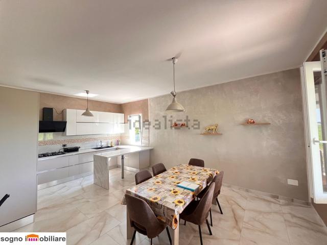 Villetta indipendente in vendita di 182 m² in Via Stradona