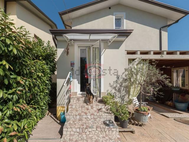 Villetta indipendente in vendita di 183 m²