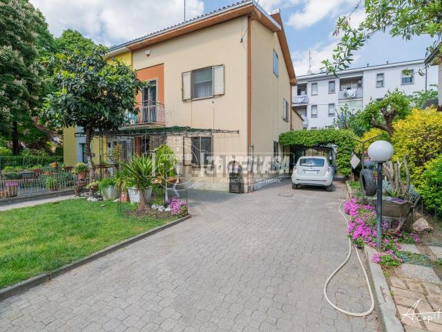 Villetta indipendente in vendita di 183 m² in Via A. Grandi
