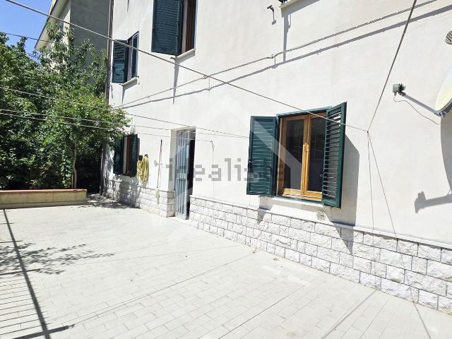 Villetta indipendente in vendita di 183 m² in Via Firenze