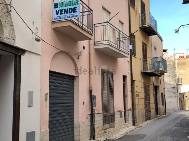 Villetta indipendente in vendita di 183 m² in Via Francesco Laurana