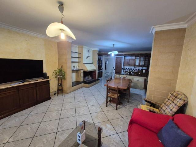 Villetta indipendente in vendita di 184 m² in Via Cesare Battisti, 9