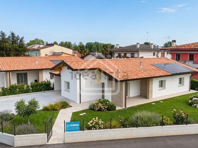 Villetta indipendente in vendita di 184 m² in Via Chino Ermacora, 10