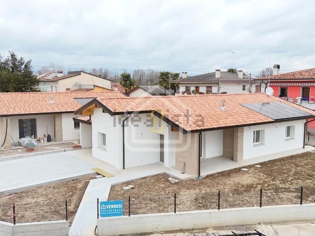 Villetta indipendente in vendita di 184 m² in Via Chino Ermacora, 10