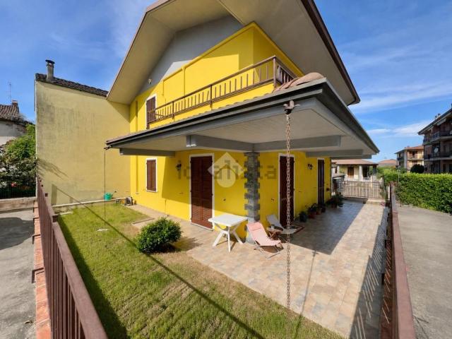 Villetta indipendente in vendita di 184 m² in Via Emilia, 369