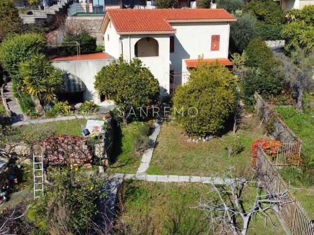 Villetta indipendente in vendita di 184 m² in Via Franco Alfano, 23