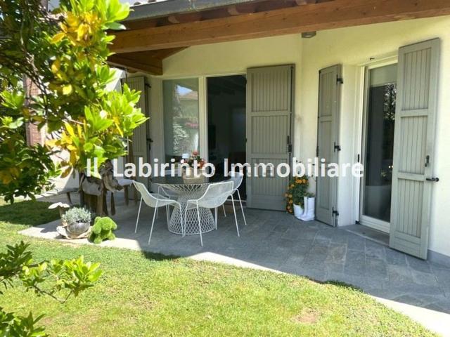 Villetta indipendente in vendita di 184 m² in Via Ospitalacci
