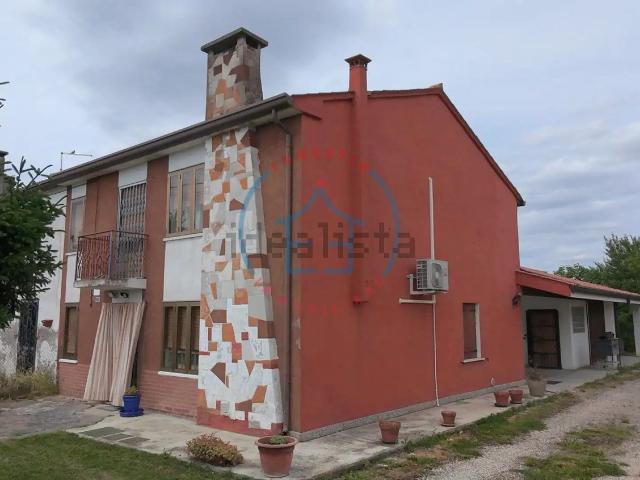 Villetta indipendente in vendita di 184 m² in Via Sabbionara