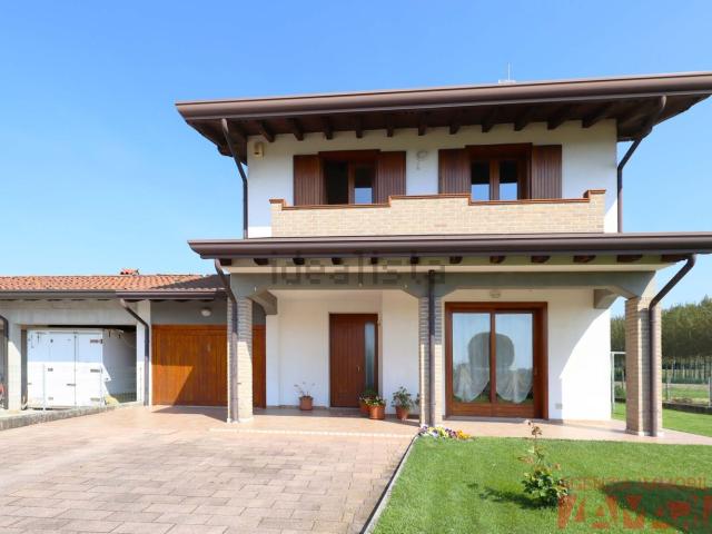 Villetta indipendente in vendita di 184 m² in Via Salvatore Quasimodo, 11
