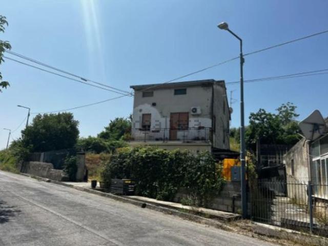 Villetta indipendente in vendita di 184 m² in Via Teofilo Patini