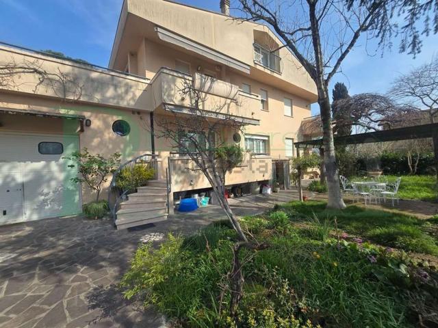 Villetta indipendente in vendita di 185 m² in Via Achille Grandi, 38