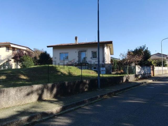 Villetta indipendente in vendita di 185 m² in Via Giacomo Matteotti, 5