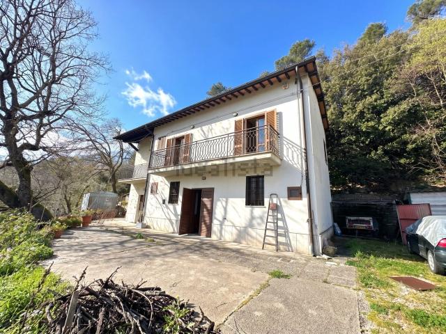 Villetta indipendente in vendita di 185 m² in Via di Spoleto, 2