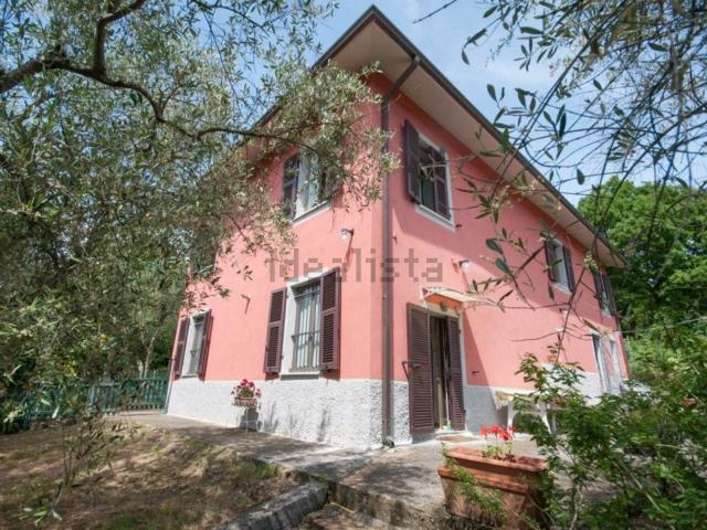 Villetta indipendente in vendita di 186 m² in Via Casa Borsi