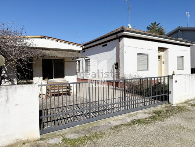Villetta indipendente in vendita di 186 m² in Via Edmondo de Amicis, 4