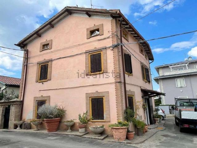 Villetta indipendente in vendita di 186 m² in Via Madonnina, 17