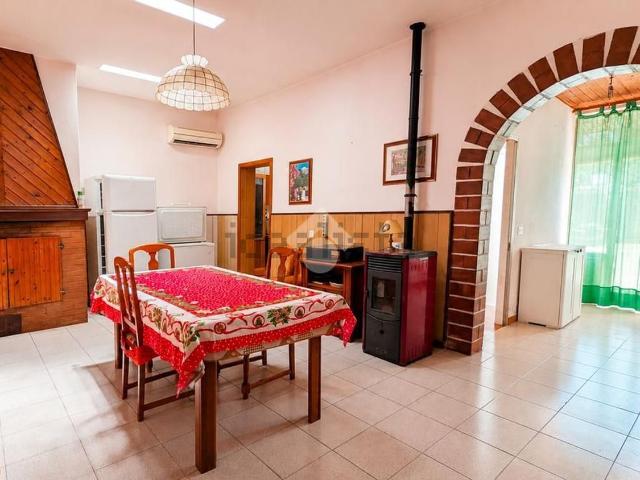 Villetta indipendente in vendita di 186 m² in Via Tharros, 77