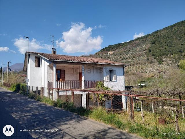 Villetta indipendente in vendita di 188 m² in Via Carano, 13