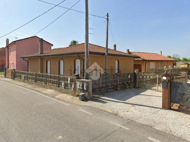 Villetta indipendente in vendita di 188 m² in Via Carrare, 83