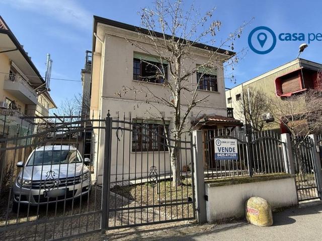 Villetta indipendente in vendita di 188 m² in Via Giacomo Sichirollo