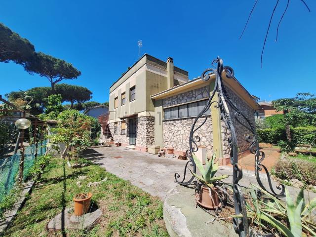 Villetta indipendente in vendita di 189 m² in Via Algi, 22